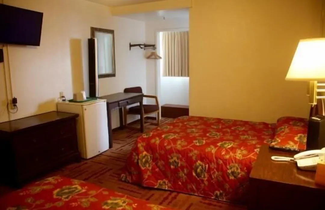 Econo Inn-1